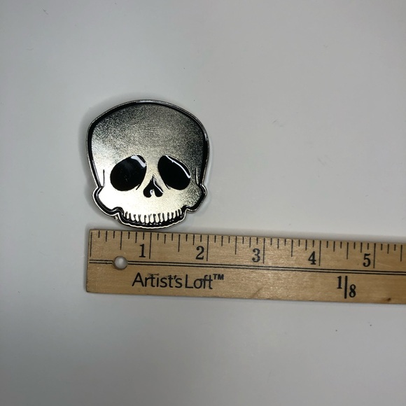 Deadly Dames by Micheline Pitt silver and black skull clothing clip rare - Picture 4 of 12